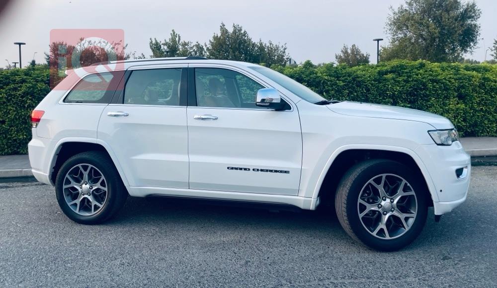 جیپ گراند شیرۆکی